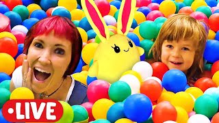 Una mamma per Lucky 🔴 Giochi per i bambini piccoli in diretta Una mamma che gioca con le bambole [upl. by Heyward]