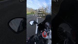 umidiccio e linea bianca che combo😂 aprilia smartphone rsv4 bikelife motovlog perte bikers [upl. by Attenoj]