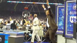 Charles Barkley reaction to Buzzer beater  NCAA Finals  Villanova vs North Carolina 2016 [upl. by Tyson]