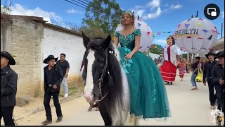 Quinceañera Sale En Cabalgata Para Su Recorrido de calenda [upl. by Winser]