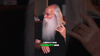 Leland Sklar talks about his technique bass lelandsklar bassplayer shorts ￼ [upl. by Haye]