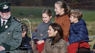 Prinsesse Josephine og prins Vincent på sjov karettur med familien [upl. by Urbanna]