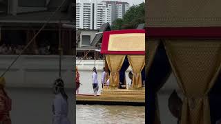 Thailand 🇹🇭 Bangkok The Royal Barge Procession 2024  Deras majestäter kungen och drottningen [upl. by Oigile724]