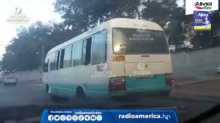 Buses rapiditos quotpeleando líneaquot en Tegucigalpa Honduras [upl. by Annah]