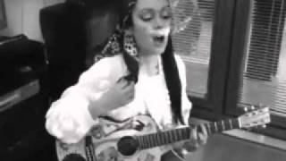 Silvina Magari  Ella Es Mejor Que Uo Guitarra y Voz En BMG [upl. by Jaffe]