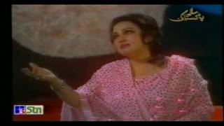 Gul Khilay Chand Raat Yaad Aayi  Noor Jehan In Tarannum [upl. by Doble]