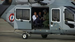 Macron arrive en hélicoptère pour inaugurer le salon du Bourget  AFP Images [upl. by Ettelegna]