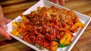 「Jeyukbokkeum」 Spicy stirfried pork perfect for a late night snack [upl. by Missi469]