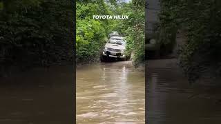 HILUX MELEWATI BANJIR [upl. by Gobert]