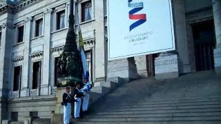 Montevideo  Palacio Legislativo  Ceremonia de las banderas [upl. by Trebmal]