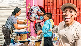 NIÑO COMPRA TODOS LOS PUESTOS DE LA CALLE 💸💰💵 [upl. by Acinnod]