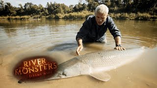 Reeling in A HUGE Alligator Gar  ALLIGATOR GAR  River Monsters [upl. by Notgnimer]