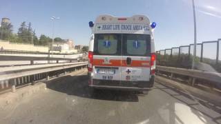 Roma Ambulanza in sirena La destrezza dei bravi operatori nel traffico congestionato [upl. by Koressa]