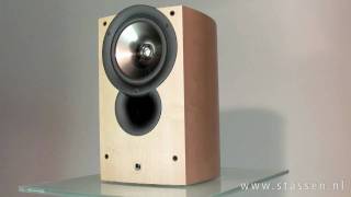 Kef iQ3 [upl. by Artapoelc893]