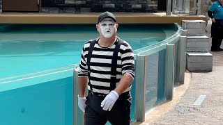 HILARIOUS Tom The Famous SeaWorld Mime ARRIVE EARLY [upl. by Yhtir]