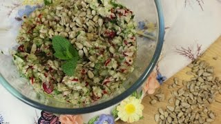 Radieschen Salat frisch und knackig schnell gemacht aus dem Thermomix vegan [upl. by Nna]