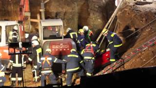 Vierstündige Rettungsaktion in Kelkheim Arbeiter in Baugrube verschüttet [upl. by Lorine]