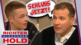 Kein Benehmen Hold droht AggroSchüler mit Ordnungsgeld  12  Richter Alexander Hold [upl. by Aicelet]