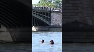 Anne Hidalgo et Tony Estanguet se baignent dans la seine [upl. by Lletnwahs]