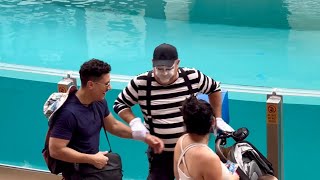 Tom the mime  SeaWorld Mime  Seaworld Mime Orlando [upl. by Karlens]