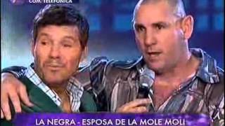 Showmatch 2010  La Mole y la Negra distanciados [upl. by Satsok646]