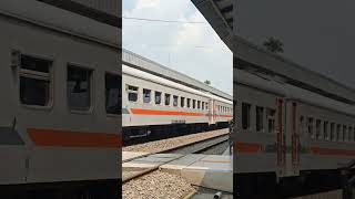 1 kereta 2 momen yaitu DT dan LD di KA SERAYU 251 keretaapi railfanscilik railfans kaiacces [upl. by Dranel]