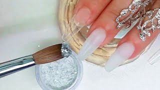 Uñas acrílicas Blanco traslúcido y plata  guia de cristales [upl. by Charo594]