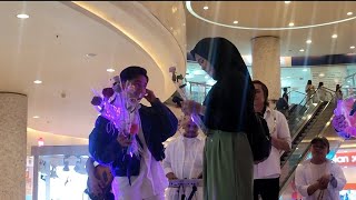 Moment Onyo Betrand Putra Onsu Bagi Bagi Bunga Saat Konser di Mall Kuningan City 4 mei 2024 [upl. by Bromleigh307]