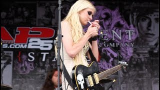 Taylor Momsen Smokes [upl. by Hankins]