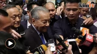 Dont push them Mahathir tells bodyguard [upl. by Gombach797]