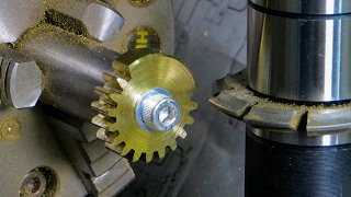 Gear Cutting Using a Mini Mill and a Rotating Table [upl. by Tandy]