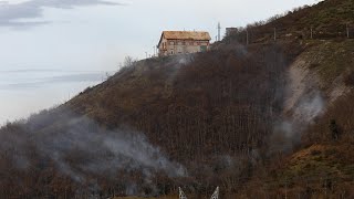 Un total de cincuenta incendios forestales se mantienen activos en Asturias [upl. by Repotsirhc]