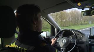 Politie Almere Buiten Spoedrit naar een reanimatie  30042016 [upl. by Nnazus]