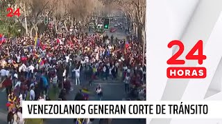 Aglomeración de venezolanos genera corte de tránsito en Pedro de Valdivia  24 Horas TVN Chile [upl. by Netsrek]