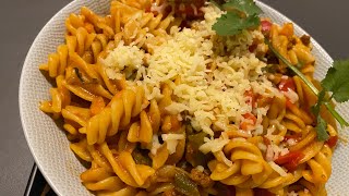 Macaroni met gehakt in tomaten groentesaus [upl. by Julietta]