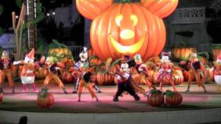 Mickeys Halloween Treat in the Street Part 2 Disneyland Paris [upl. by Atnaloj]