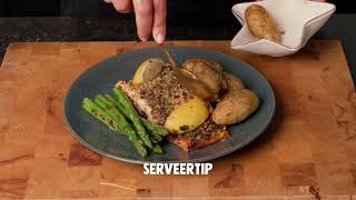 Bereidingsvideo Gemarineerde zalmfilet met krokante topping [upl. by Vin]