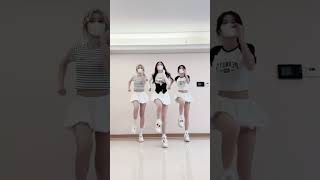 Bar Bar Bar Crayon Pop dance cover [upl. by Ferris]