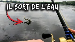 IL SORT DE LEAU POUR ATTAQUER MON LEURRE  Pêche du brochet 2021 [upl. by Ysor]