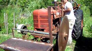 Bruce Jackson bringing the woodgas buzz saw up to speed running on the gasifier farmall H [upl. by Hcirdeirf282]