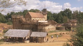 Guédelon les bâtisseurs de château  Cest là  en BourgogneFrancheComté [upl. by Kizzie]