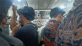 DESAKDESAKAN DI KERETA  SUASANA PENUMPANG KERETA COMMUTER DI WAKTU JAM SIBUK [upl. by Kozloski]