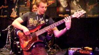 Hadrien Feraud  Nathan East jam on one bass [upl. by Olbap]