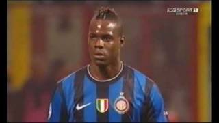 Mario Balotelli insulta pesantemente il pubblico interista in Inter 31 Barcellona [upl. by Eidoc]