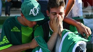 Chapecoense fans mourn plane crash victims at football stadium [upl. by Albright]