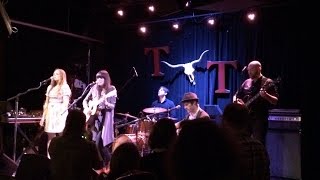 Shelby Earl at Tractor Tavern 42915 [upl. by Nivlak952]