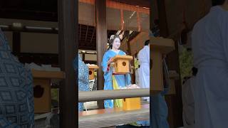 Kyoto Setsubun Festival 節分 at Yasaka Shrine 八坂神社 祇園甲部歌舞会 geisha setsubun 節分 芸者 舞妓 kimono [upl. by Launamme]