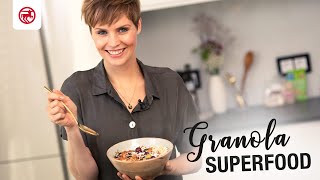 Superfood mit Caro Crunchy Quinoa Granola selber machen  glutenfrei  vegan  zuckerfrei [upl. by Xerxes]