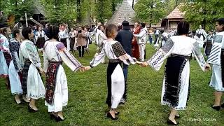 Danse folklorique Roumaine [upl. by Musihc]