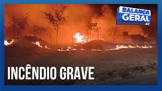 Incêndio de grandes proporções atinge empresa no Distrito Industrial de Araxá [upl. by Treble]